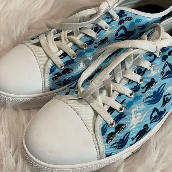 𝅺swimmer Design Low Top Sneaker Sz F12 M10 - Picture 14 of 14